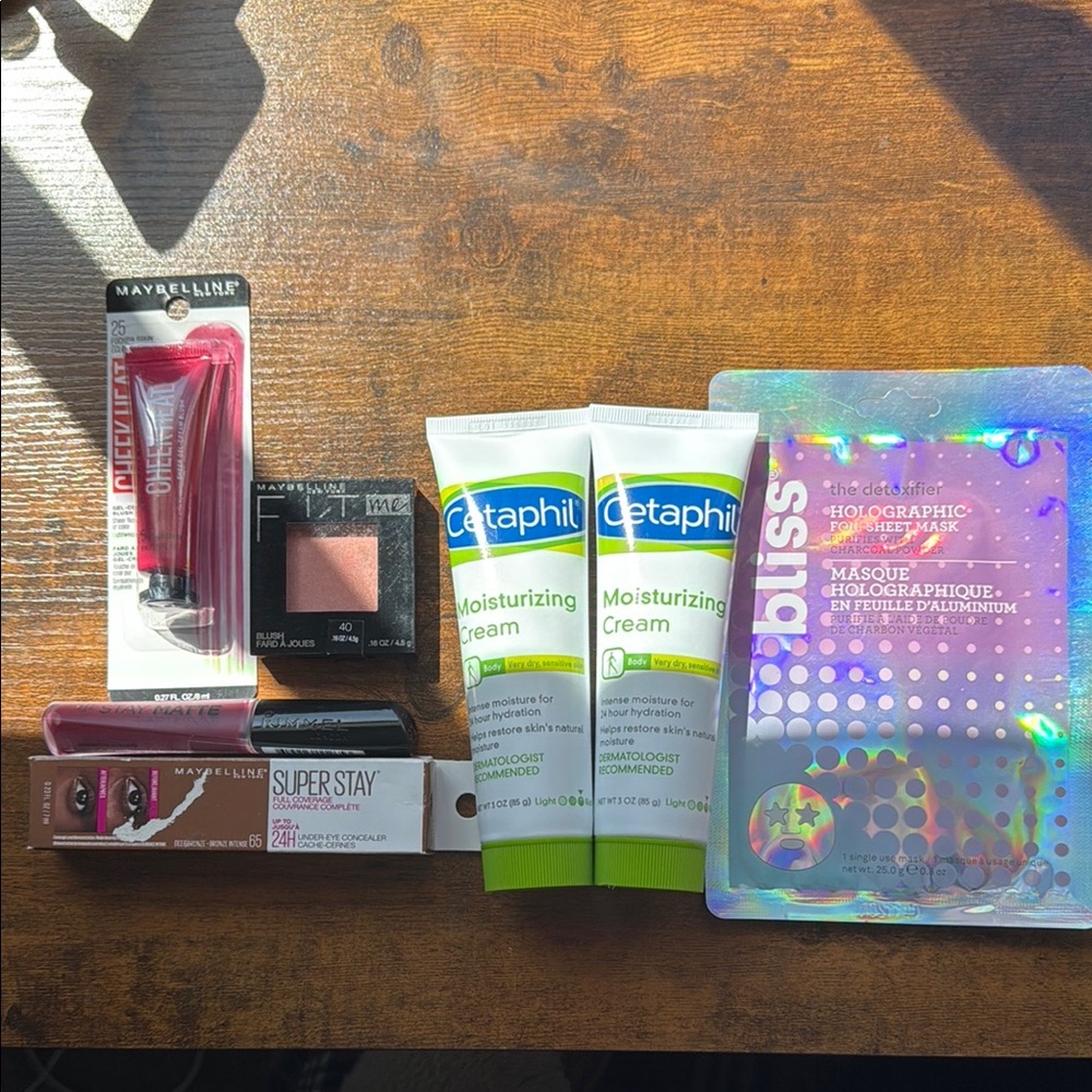 Bundle of Makeup and Moisturizer